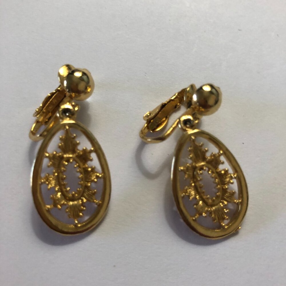 Vintage gold toned earrings with oval open filigree clip on
